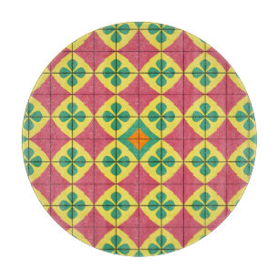 Farbenfrohes geometrisches Muster mit symmetrische Schneidebrett