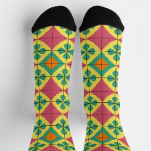 Farbenfrohes geometrisches Muster mit symmetrische Socken