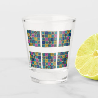 Farbenfrohes Glas im Juwelton-Fliesen-Design
