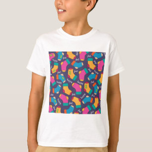 Farbenfrohes Happy Feet Sockenmuster T-Shirt