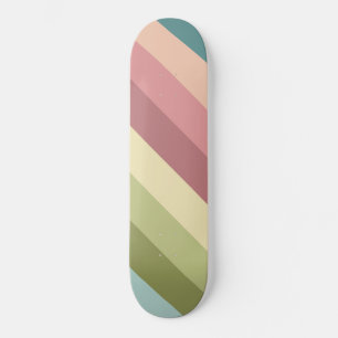 Farbenfrohes Retro-Streifenmuster Skateboard