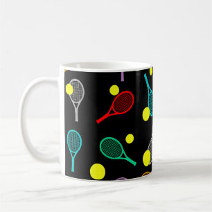 Farbenfrohes Tennis-Nahtlosmuster - Schläger und B Kaffeetasse
