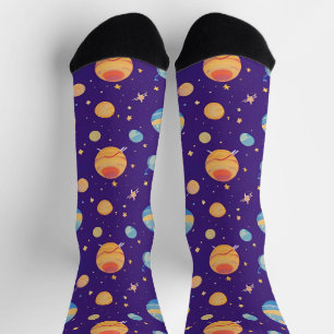 Farbenfrohes Weltraummuster mit Planeten, Sternen Socken