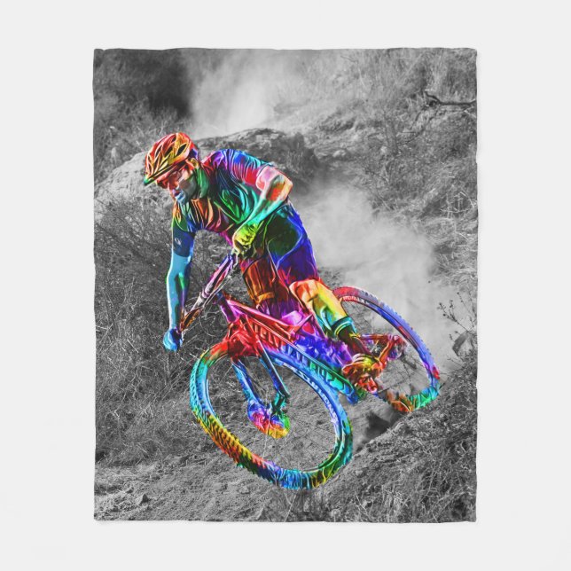 Farbfilm-Mountainbiker, der hinunter eine Spur Fleecedecke (Vorderseite)