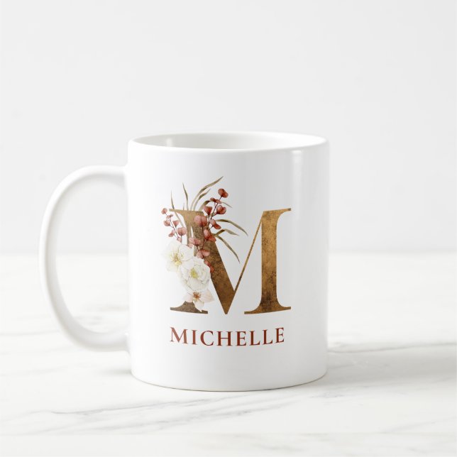 Farbflorale und goldene Buchstaben M Monogramm Kaffeetasse (Links)