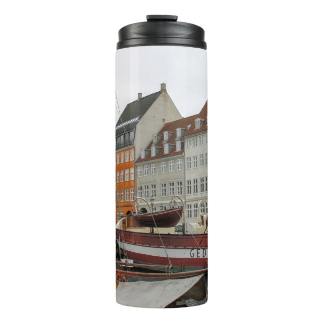 FARBHAFTE GEBÄUDE NEBEN DEM FLUSS THERMOSBECHER (Vorderseite)