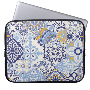 Farbige Azulejos-Fliesen: handgezeichnet Muster. Laptopschutzhülle