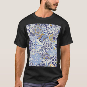 Farbige Azulejos-Fliesen: handgezeichnetes Muster. T-Shirt