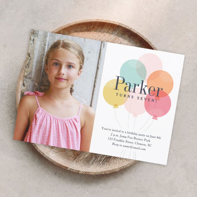 Farbige Balloons Foto Kindergeburtstag Party Einladung (Modern colorful balloons kids photo birthday party invitation.)