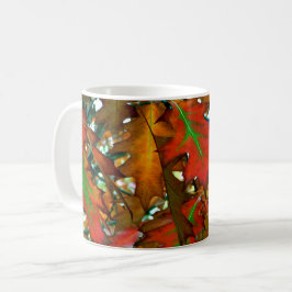 Farbige Blätter des Herbstes Kaffeetasse