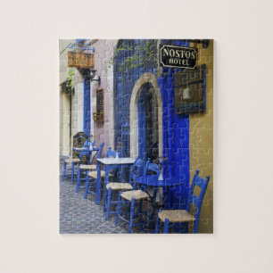 Farbige blaue Tür und Verkleidung eines alten Hote