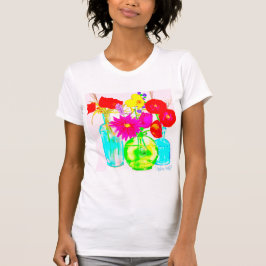 Farbige Blume in Flaschen auf T - Shirt