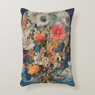 Farbige Blume unter Vollmond Dekokissen