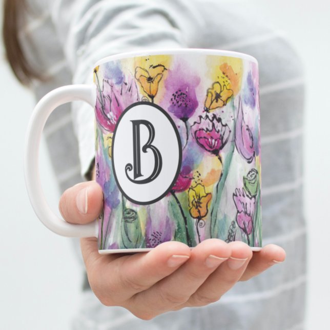 Farbige Blume Zweifarbige Tasse (Close up of colorful watercolor flowers with an oval with a monogram of the letter B.
)