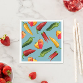 Farbige Chili-Paprikaschoten auf blau Serviette
