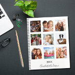 Farbige Collage der Foto-Familie, monogramm weiß 2 Planer<br><div class="desc">Machen Sie Ihr eigenes Foto als Geschenk für Ihre Mutter,  Ehefrau oder sich selbst. Nutzen Sie vier,  neun Ihrer Lieblings-Fotos Ihrer Familie,  Freunden,  Traumreiseziel oder Haustier! Personalisieren und fügen Sie einen Namen und ein Jahr. Der Name ist mit einem modernen handgeschriebenen Stilskript geschrieben. Weißer Hintergrund,  schwarzer Text.</div>