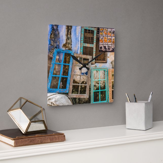 Farbige Fensterrahmen Quadratische Wanduhr (Büro)