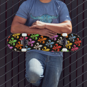 Farbige Fette Fleur-de-lis-Blumen Schwarz Skateboard