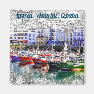 Farbige Fischerboote in Luarca, Asturien, Spanien. Magnet