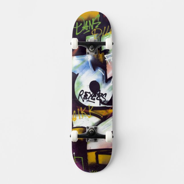 Farbige Graffiti-Wörter Skateboard (Vorderseite)