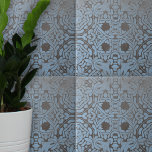 Farbige graublaue Blütenmuster und geometrische Mu Fliese<br><div class="desc">Diese Keramik-Kachel zeigt ein komplexes und symmetrisches Design, das eine harmonische Verschmelzung von floralen und geometrischen Mustern darstellt. Delikate Blätter und Blüten sind elegant miteinander verwoben und sorgen für ein visuelles Erlebnis. Das Design ist ein Set mit einem abgestuften grauen Hintergrund, mit lebhaften blauen Mustern, die einen auffallenden Kontrast schaffen....</div>