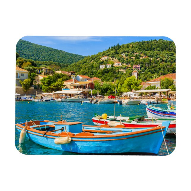 Farbige griechische Fischerboote im Hafen von Kion Magnet (Horizontal)