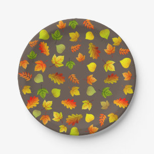 Farbige Herbstblätter für Erntedank auf braun Pappteller