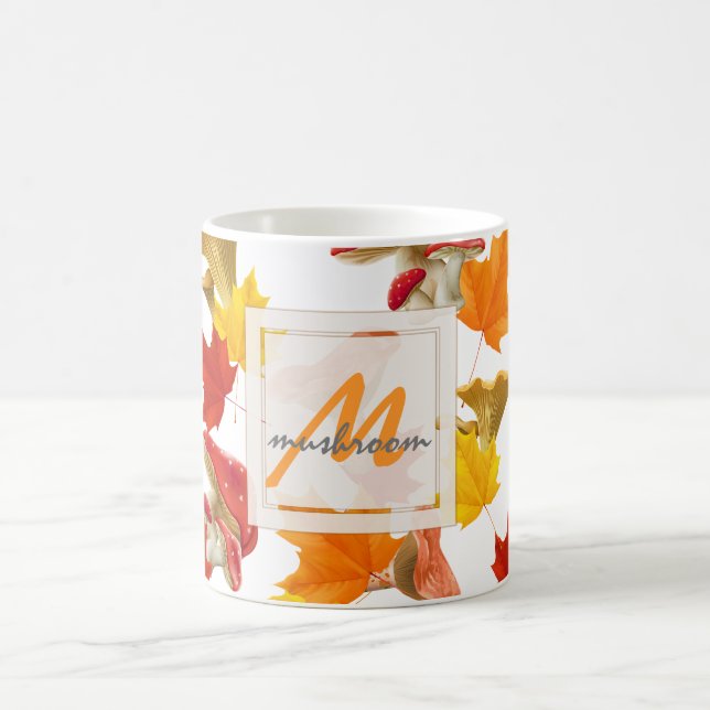 Farbige Herbstblätter und Mushroom-Monogramm Kaffeetasse (Mittel)