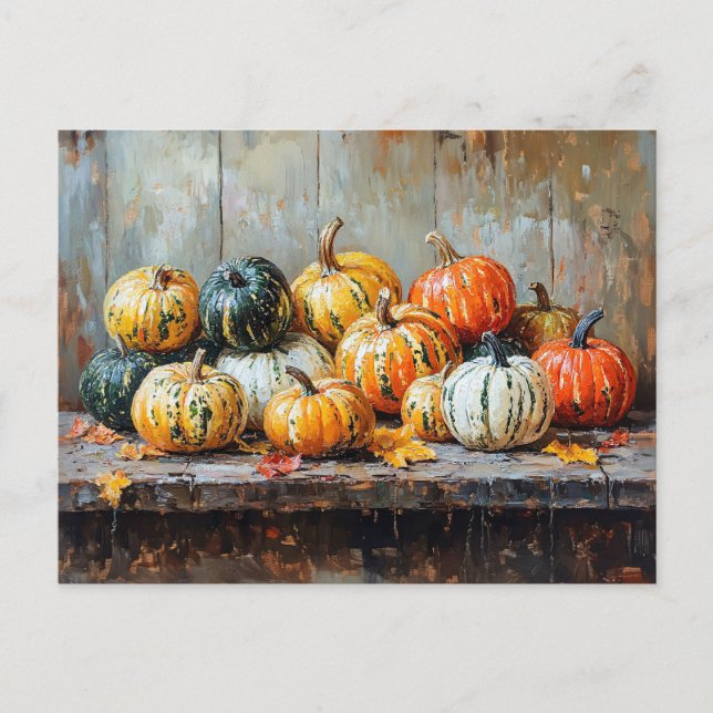 Farbige Herbstpumpen auf rustikalen Tischen Postkarte (Vorderseite)
