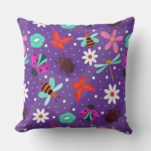 Farbige Insekten und Blumen auf einem violetten Hi Kissen