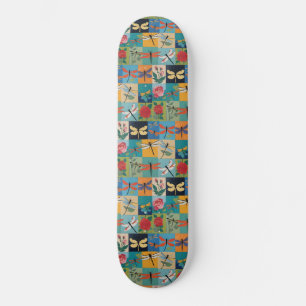 Farbige Libellen und Rosen Patchwork Skateboard