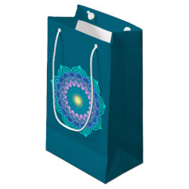 Farbige Mandala auf blauem Hintergrund Kleine Geschenktüte