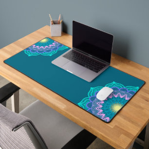 Farbige Mandala auf blauem Hintergrund Schreibtischunterlage