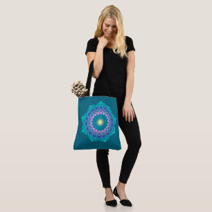 Farbige Mandala auf blauem Hintergrund Tasche