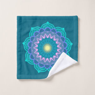 Farbige Mandala auf blauem Hintergrund Waschlappen
