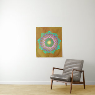 Farbige Mandala auf goldenem Hintergrund Klein Wandteppich