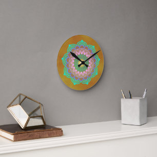 Farbige Mandala auf goldenem Hintergrund Runde Wanduhr