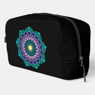 Farbige Mandala auf schwarzem Hintergrund Waschbeutel