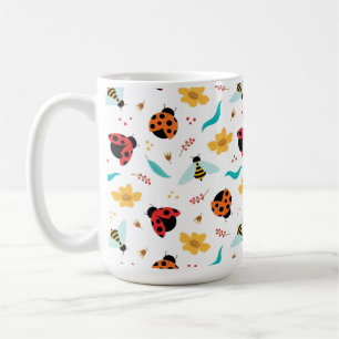 Farbige Marienkäfer und Bienen auf einer Blütenpra Kaffeetasse