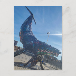 Farbige Metallwal-Skulptur Postkarte