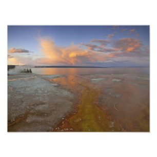 Farbige Mineraleinlagerungen treten aus Black Pool Fotodruck