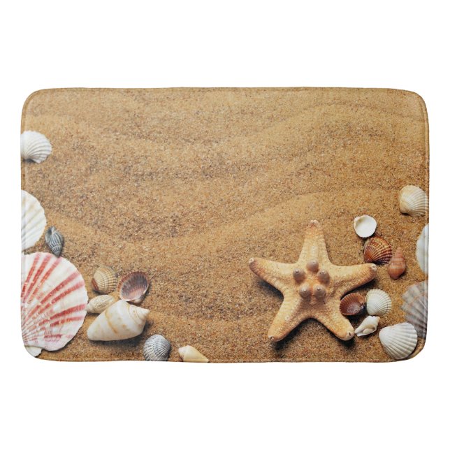Farbige Muscheln auf dem Sand Badematte (Vorderseite)