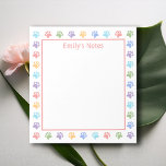 Farbige Pastellfarben, Druck und Text Notizblock<br><div class="desc">Ein lustiges und farbenfrohes Randdesign von verschiedenen Silhouetten für Tierpfoten. Die Farben sind blau,  lila,  rosa,  orange und grün. Es gibt auch einen personalisierbaren Textbereich für einen Titel.</div>