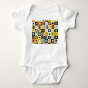 Farbige Punkte, Kreise, Streifen Hintergrund. Baby Strampler