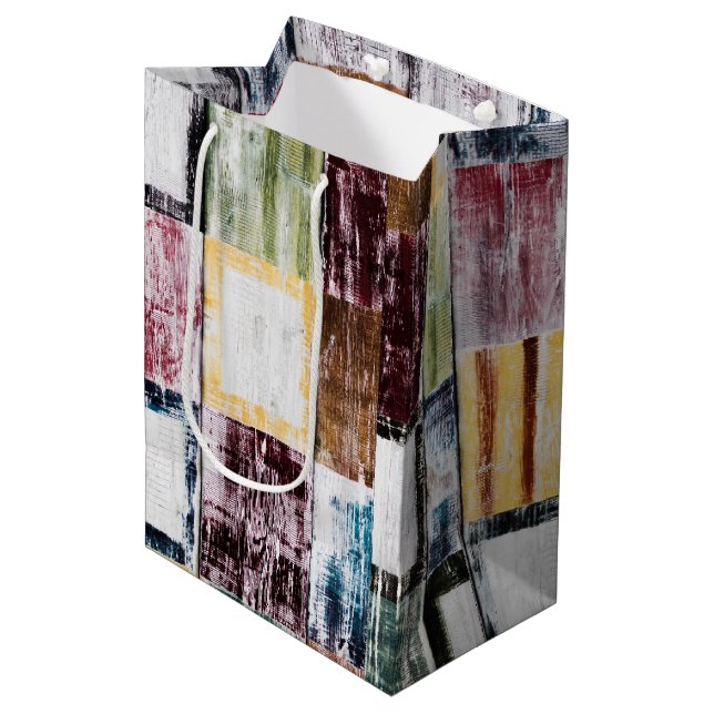 Farbige Quadrate Mittlere Geschenktüte (Vorderseite Schrägansicht)