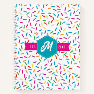 Farbige Regenbogen-Streusel Retro-Monogramm Notizbuch