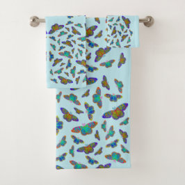 Farbige Schmetterlinge auf Babyblau - anpassbar Badhandtuch Set
