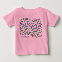 Farbige Schmetterlinge auf Babypink - Baby T - Shi