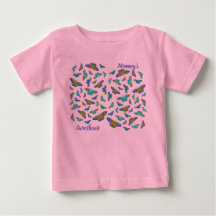Farbige Schmetterlinge auf Babypink - Baby T - Shi