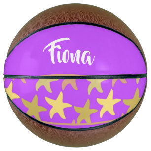 Farbige Seesterne auf lila Basketball